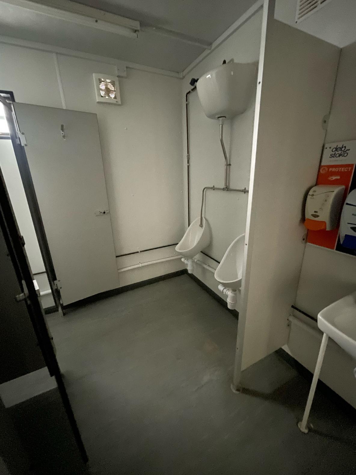 Male toilets including 2 x cubicles, 2 x urinals and 2 x sinks