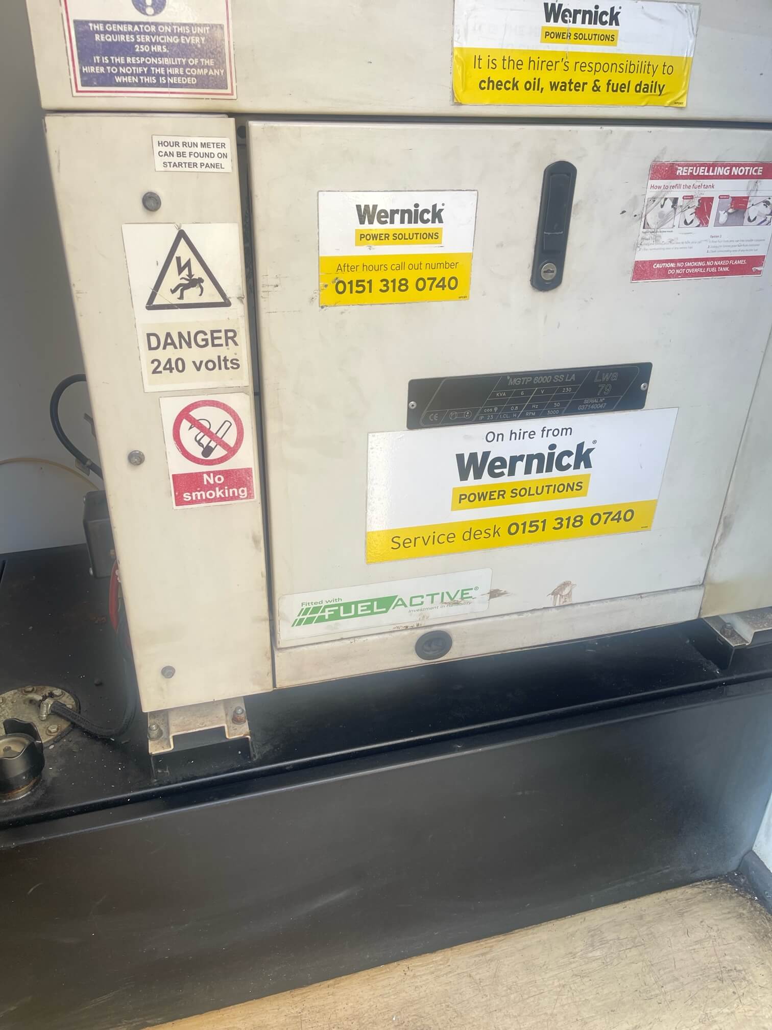 25ft x 9ft Eco Welfare Unit with Generator