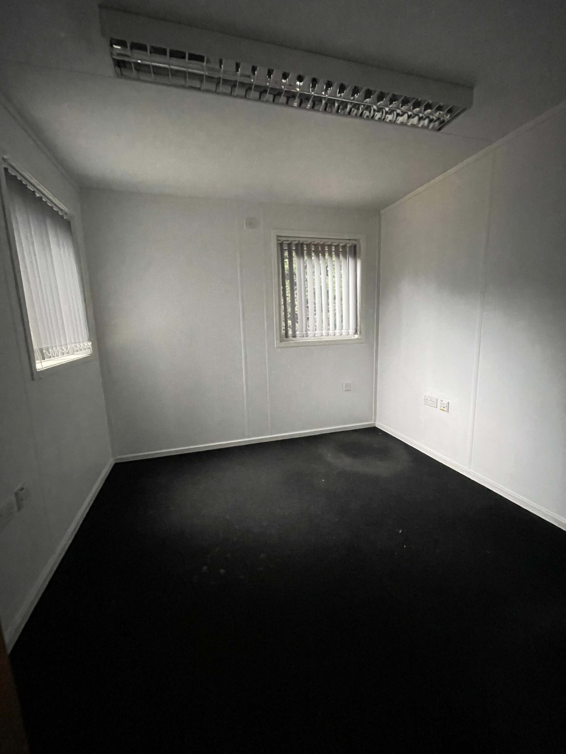 40ft x 10ft Portable Cabin