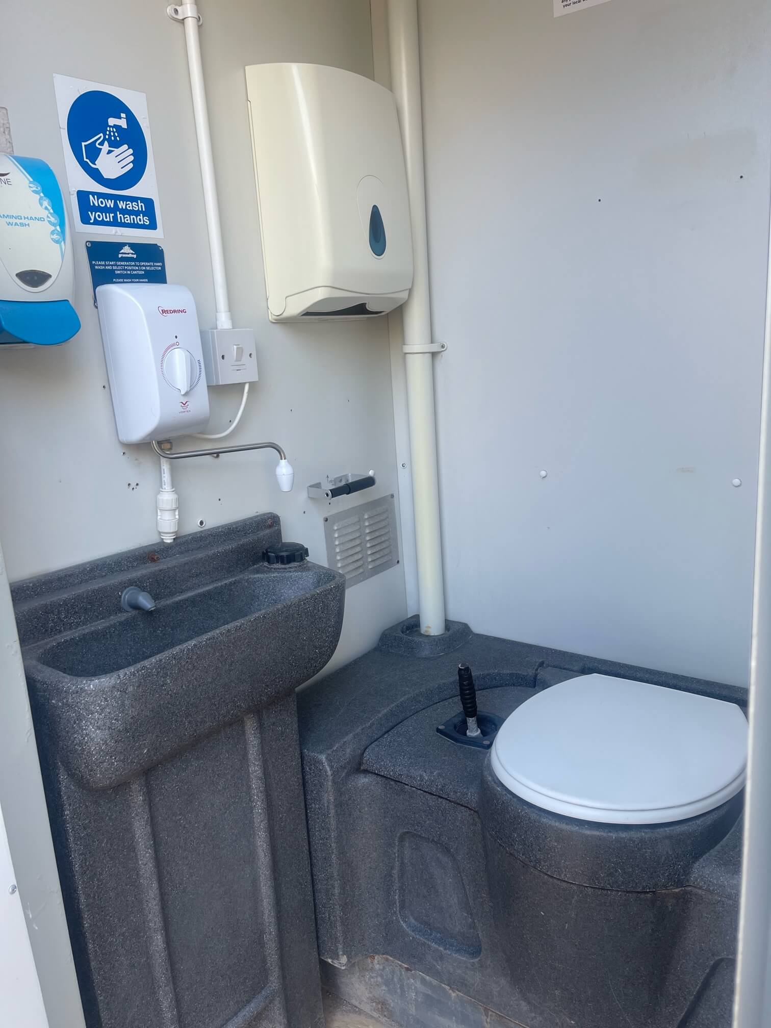 25ft x 9ft Eco Welfare Unit with Generator