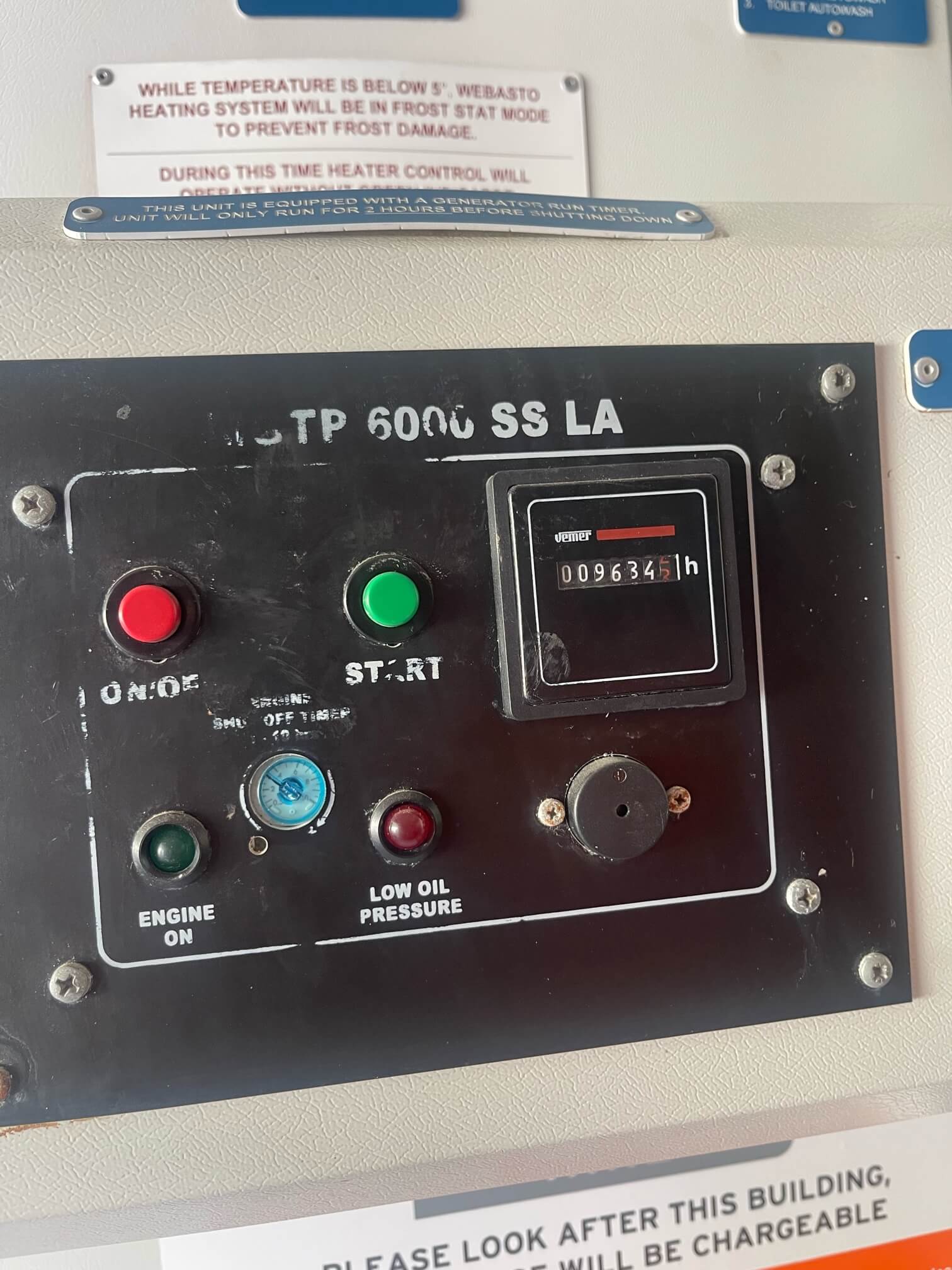 25ft x 9ft Eco Welfare Unit with Generator